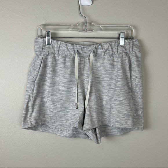 Lululemon On The Fly Short in Wee Are From Space Nimbus Battleship - Picture 2 of 5